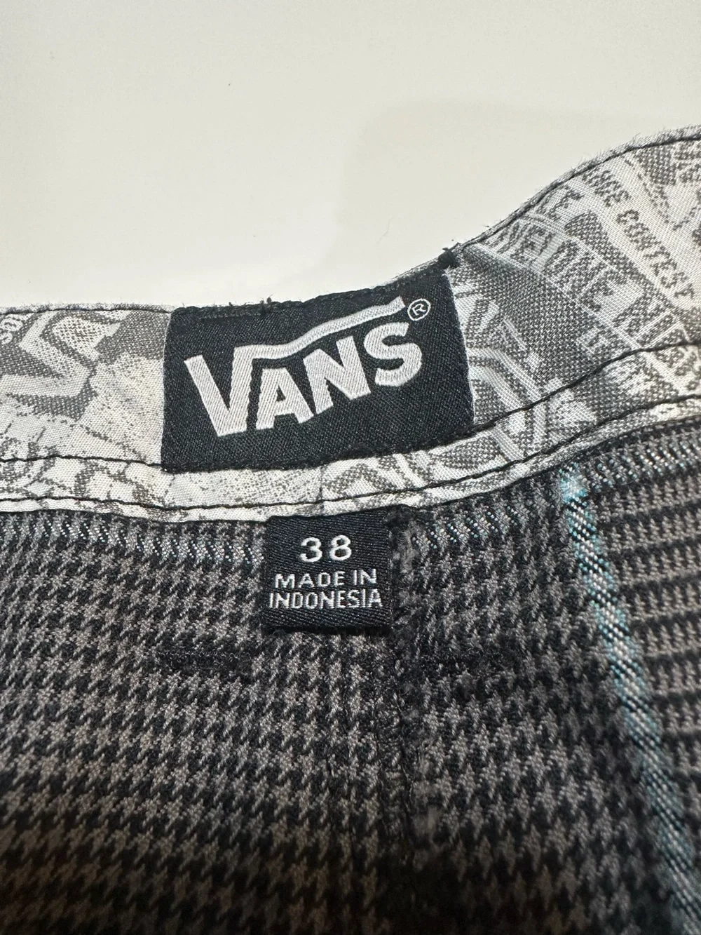 VANS Skate Skater Houndstooth Check Window Pane Plaid Chino Shorts Men’s 38 EUC